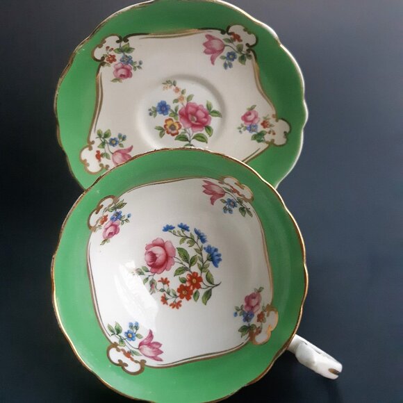 Aynsley Emerald Green Flowers Roses B3052 Pattern Teacup & Saucer England 1930s - Picture 11 of 12